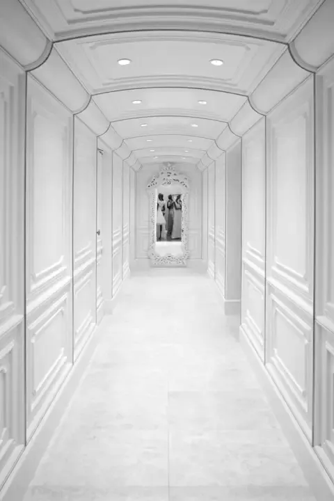 A corridor, Chicago